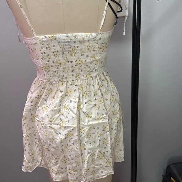 Forever 21 White Floral Dress - Picture 4 of 6